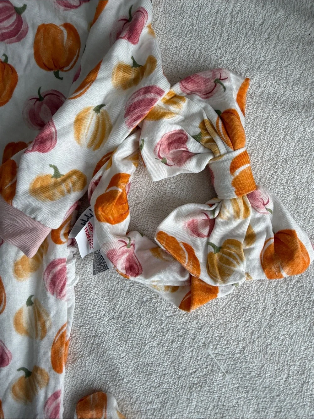 NWOT Milkberry pumpkin bamboo footies with matching bow. 6-9M - Picture 4 of 5
